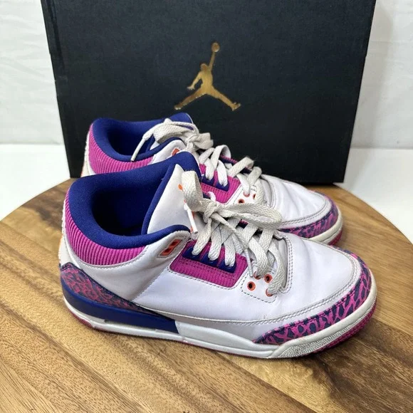 Air Jordan 3 Retro Size 5 Y 441140-500 Barely Grape/Fire Pink - Picture 2 of 16